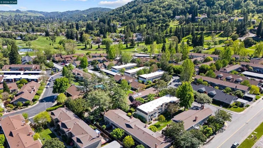 36 Miramonte Dr Moraga, CA 94556