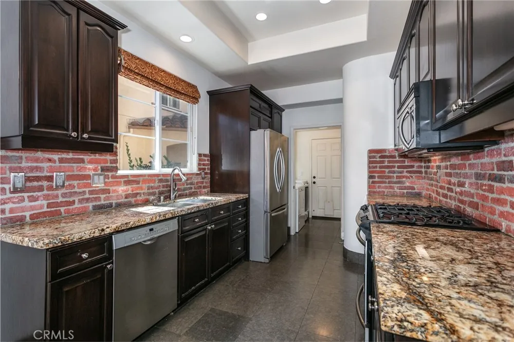1175 Corte Riviera Camarillo, CA 93010