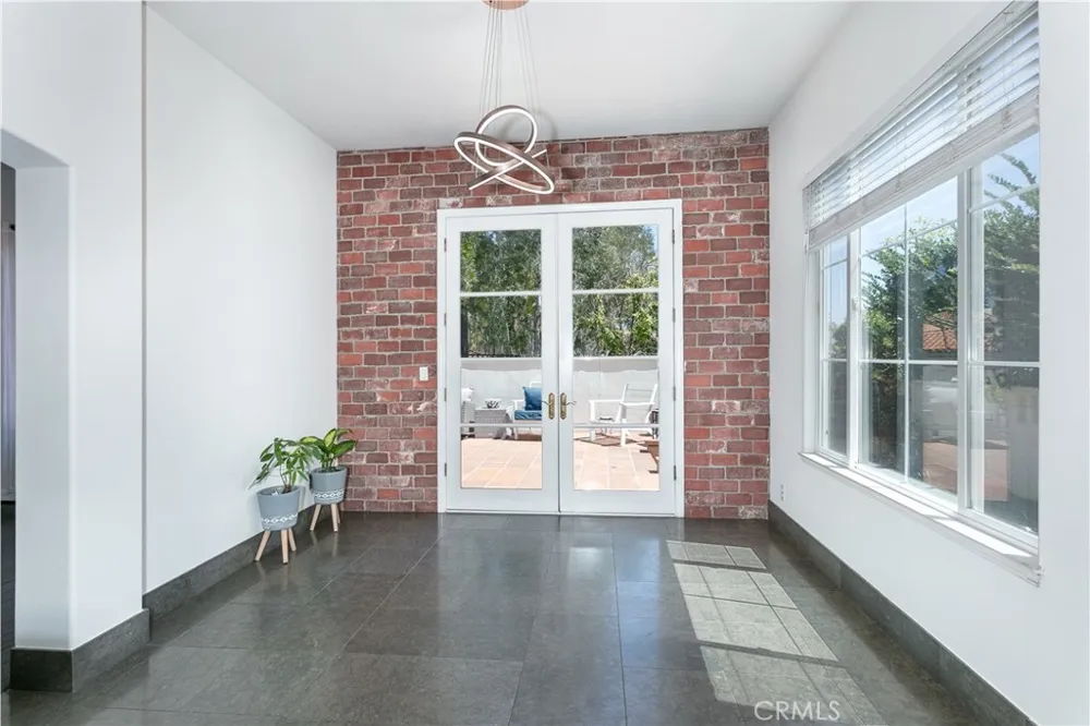 1175 Corte Riviera Camarillo, CA 93010