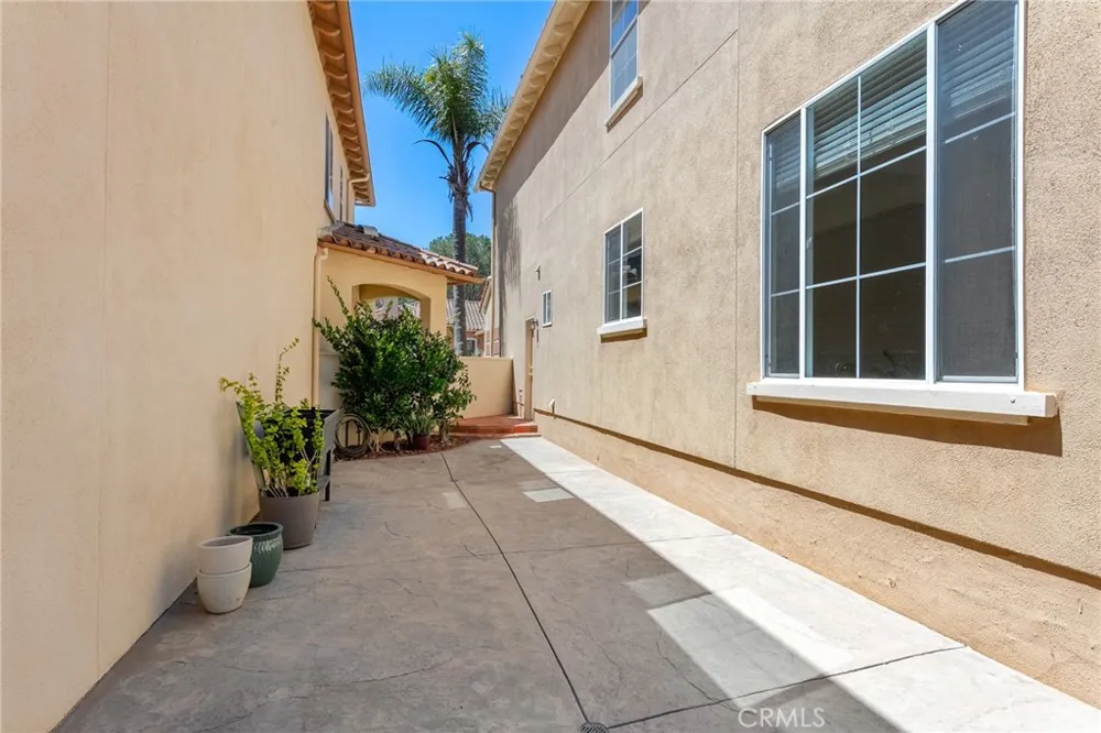 1175 Corte Riviera Camarillo, CA 93010