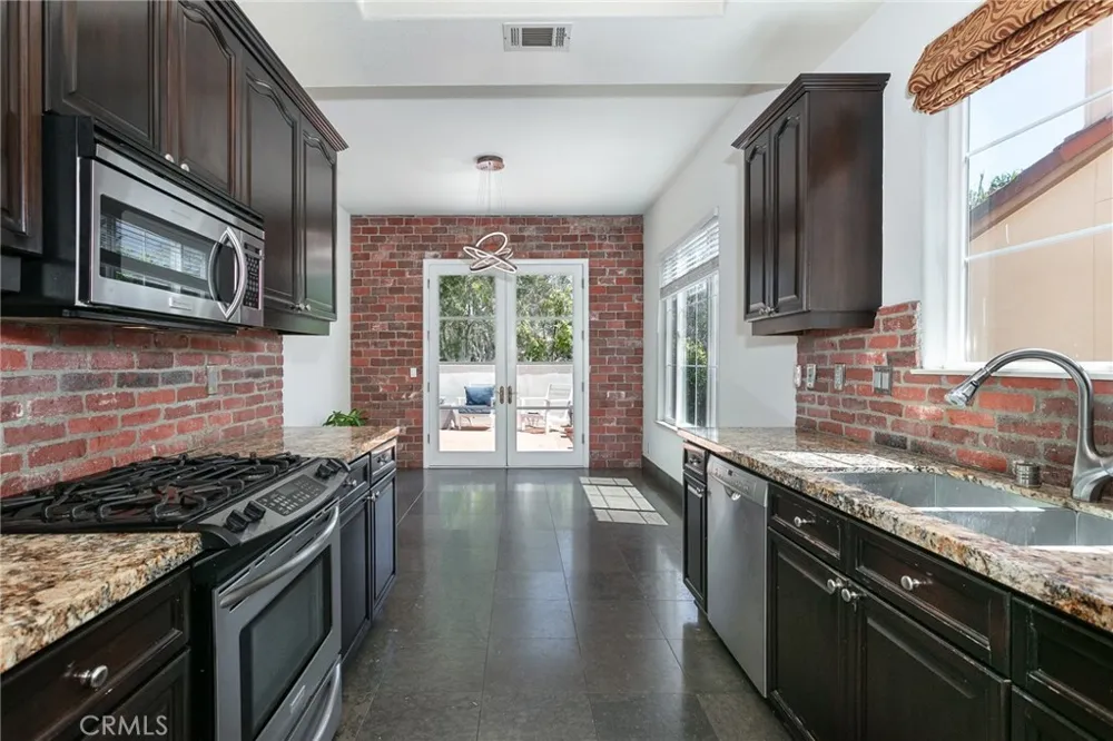 1175 Corte Riviera Camarillo, CA 93010