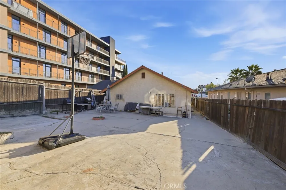 2239 W Sunset Boulevard Los Angeles, CA 90026