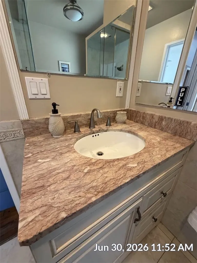 17614 Posetano Road Los Angeles, CA 90272