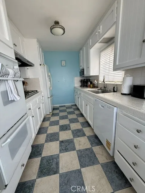 17614 Posetano Road Los Angeles, CA 90272