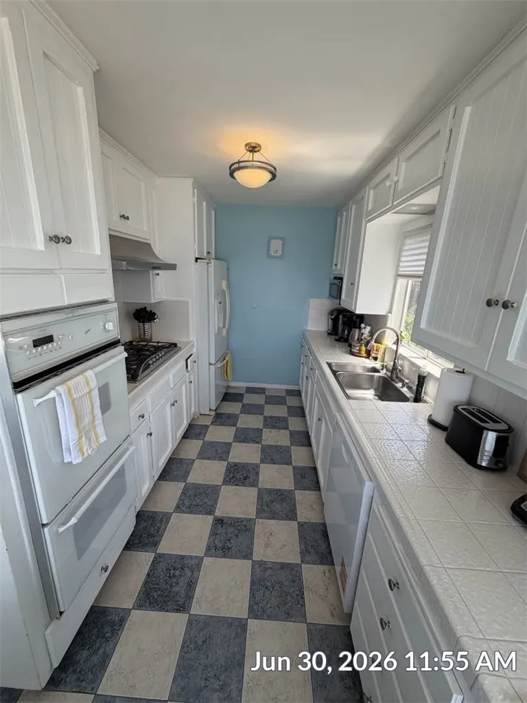 17614 Posetano Road Los Angeles, CA 90272