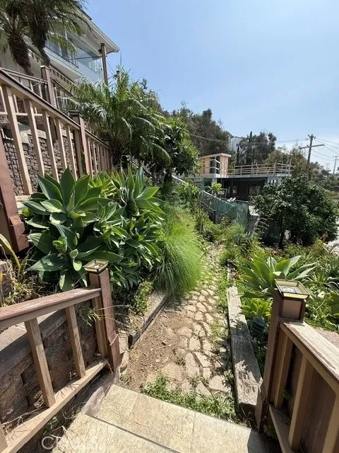 17614 Posetano Road Los Angeles, CA 90272