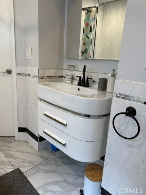 17614 Posetano Road Los Angeles, CA 90272