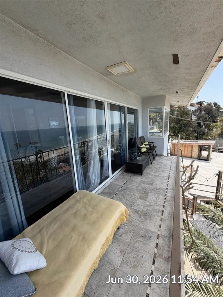 17614 Posetano Road Los Angeles, CA 90272