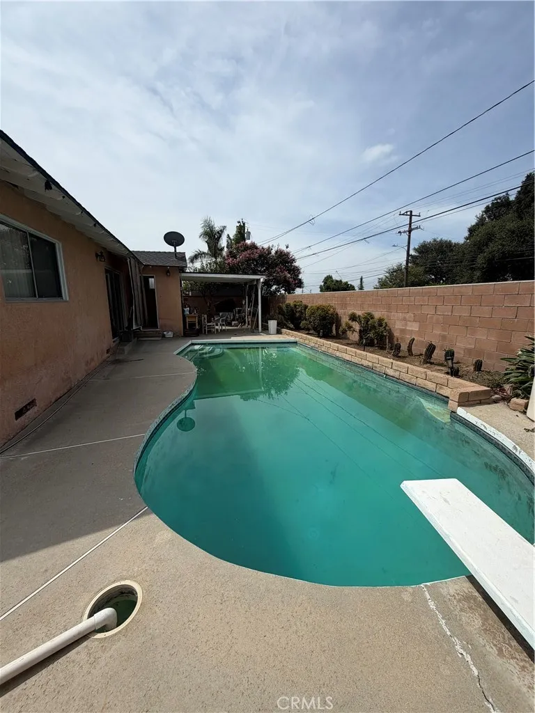 1381 Glenfinnan Covina, CA 91722