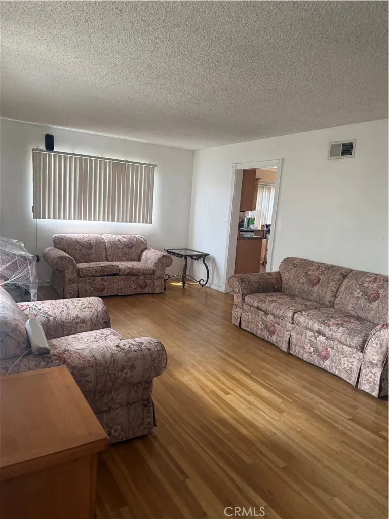 1381 Glenfinnan Covina, CA 91722