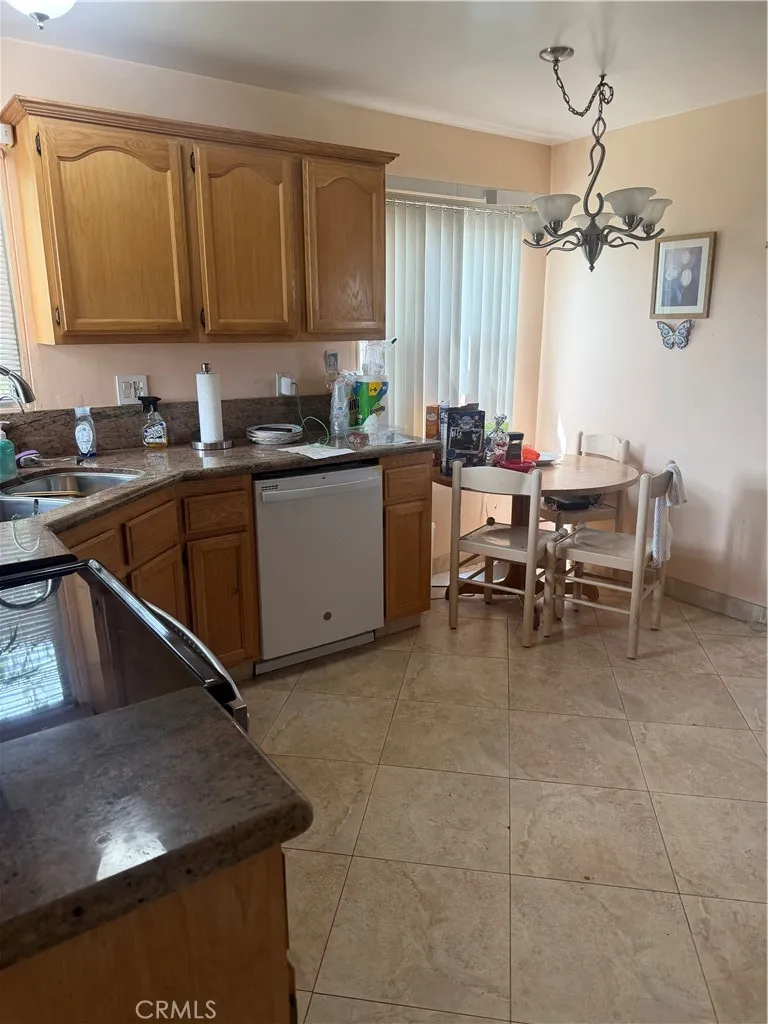 1381 Glenfinnan Covina, CA 91722