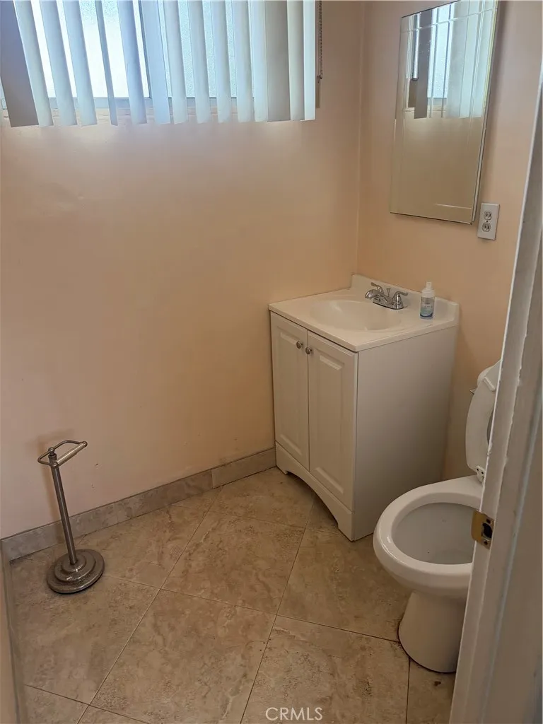 1381 Glenfinnan Covina, CA 91722