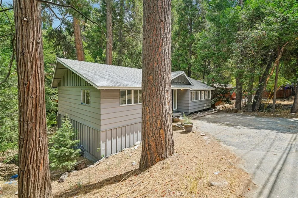 24978 Faulhorn Crestline, CA 92325