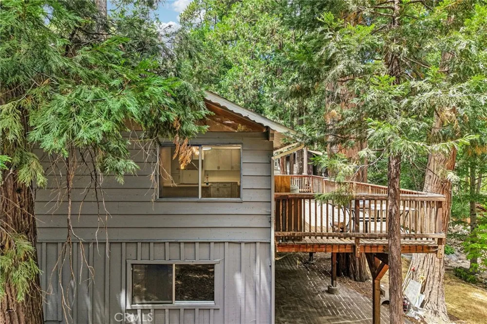 24978 Faulhorn Crestline, CA 92325
