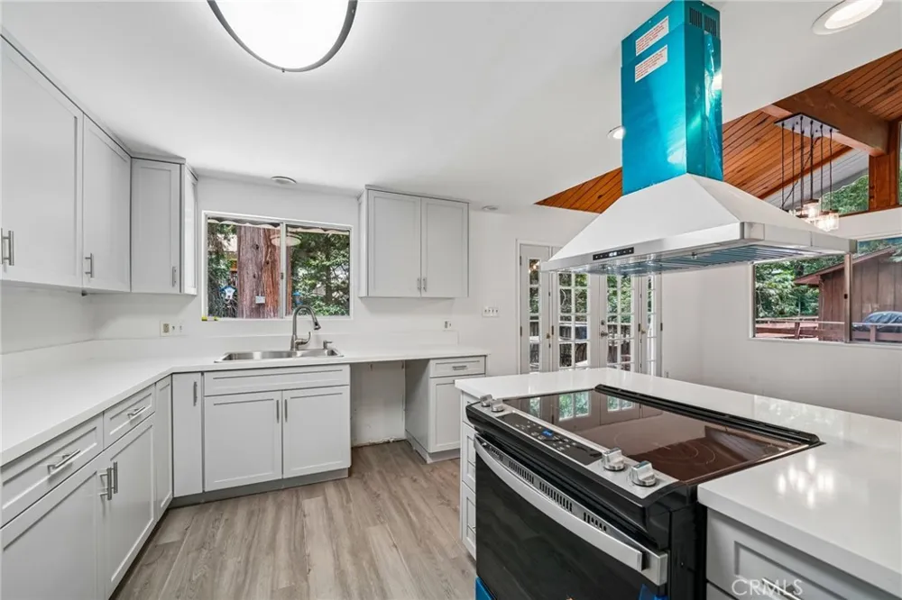 24978 Faulhorn Crestline, CA 92325