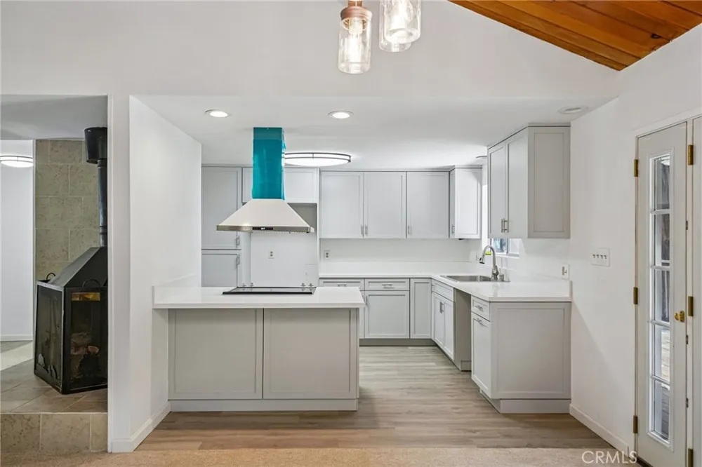 24978 Faulhorn Crestline, CA 92325