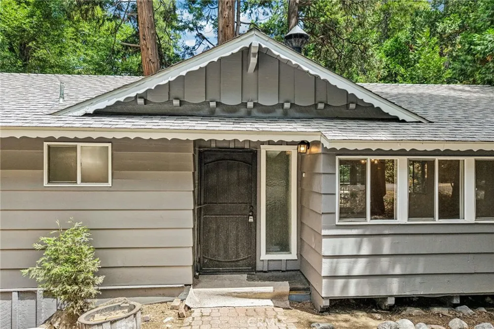 24978 Faulhorn Crestline, CA 92325