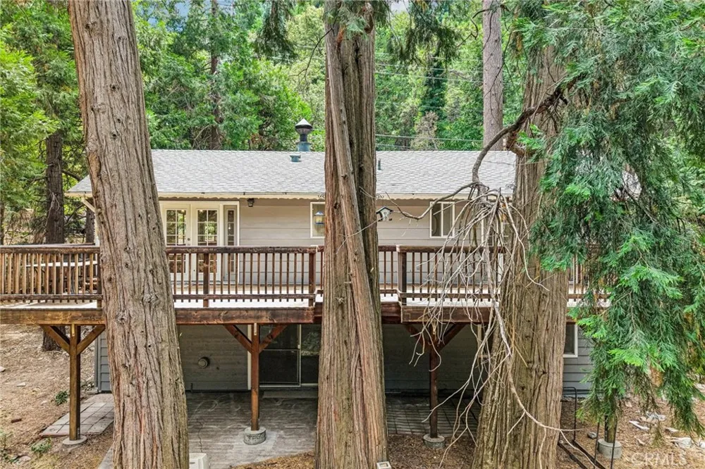 24978 Faulhorn Crestline, CA 92325