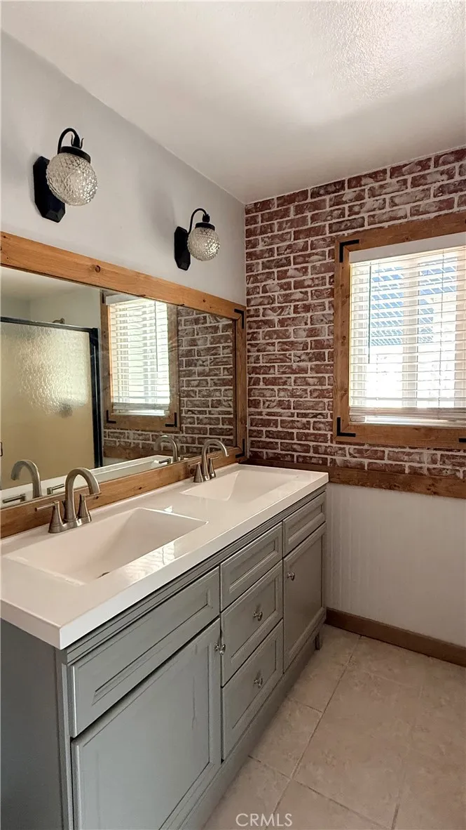 39254 Willowvale Palmdale, CA 93551