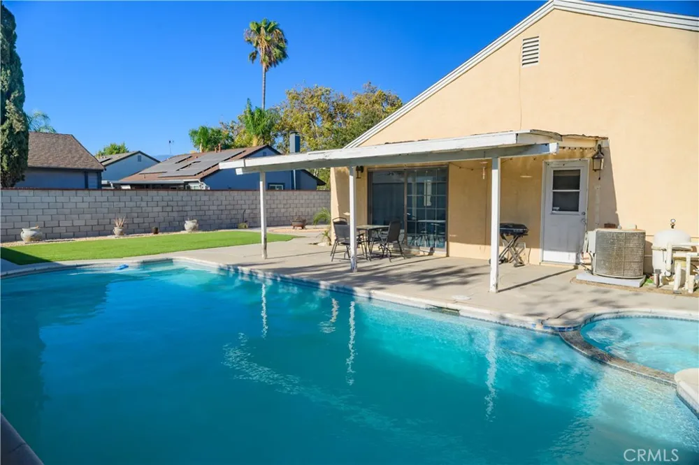 614 Aspen Rialto, CA 92376