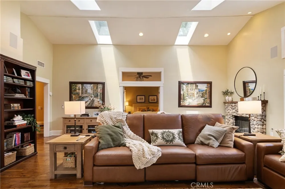 2411 3rd La Verne, CA 91750