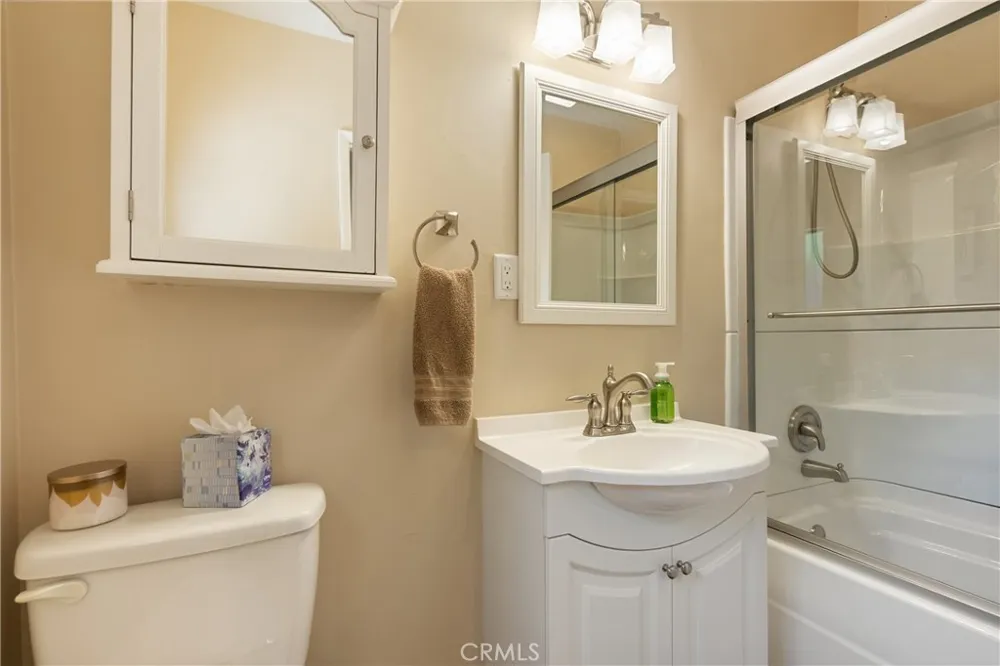 2411 3rd La Verne, CA 91750