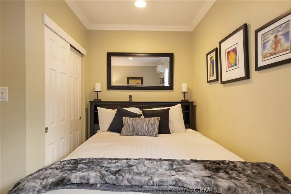 2411 3rd La Verne, CA 91750