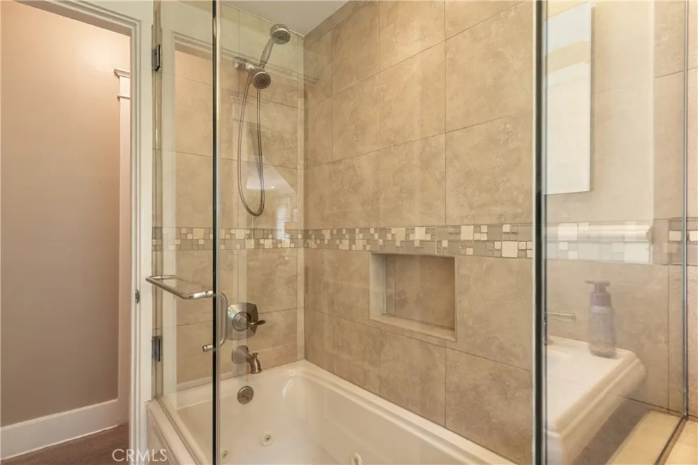 2411 3rd La Verne, CA 91750