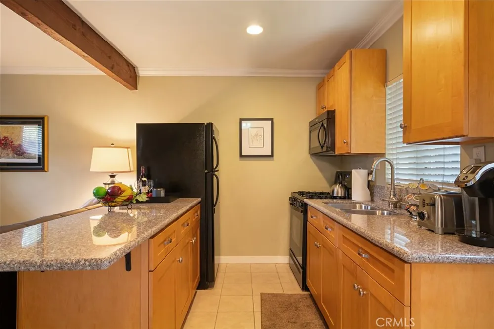 2411 3rd La Verne, CA 91750
