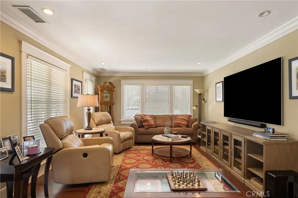 2411 3rd La Verne, CA 91750