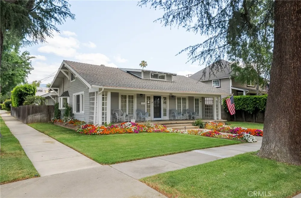 2411 3rd La Verne, CA 91750