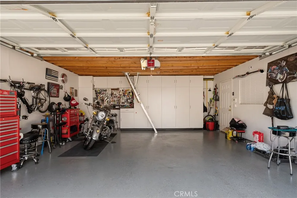 2411 3rd La Verne, CA 91750