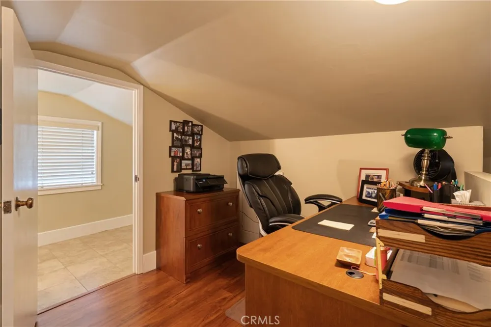 2411 3rd La Verne, CA 91750