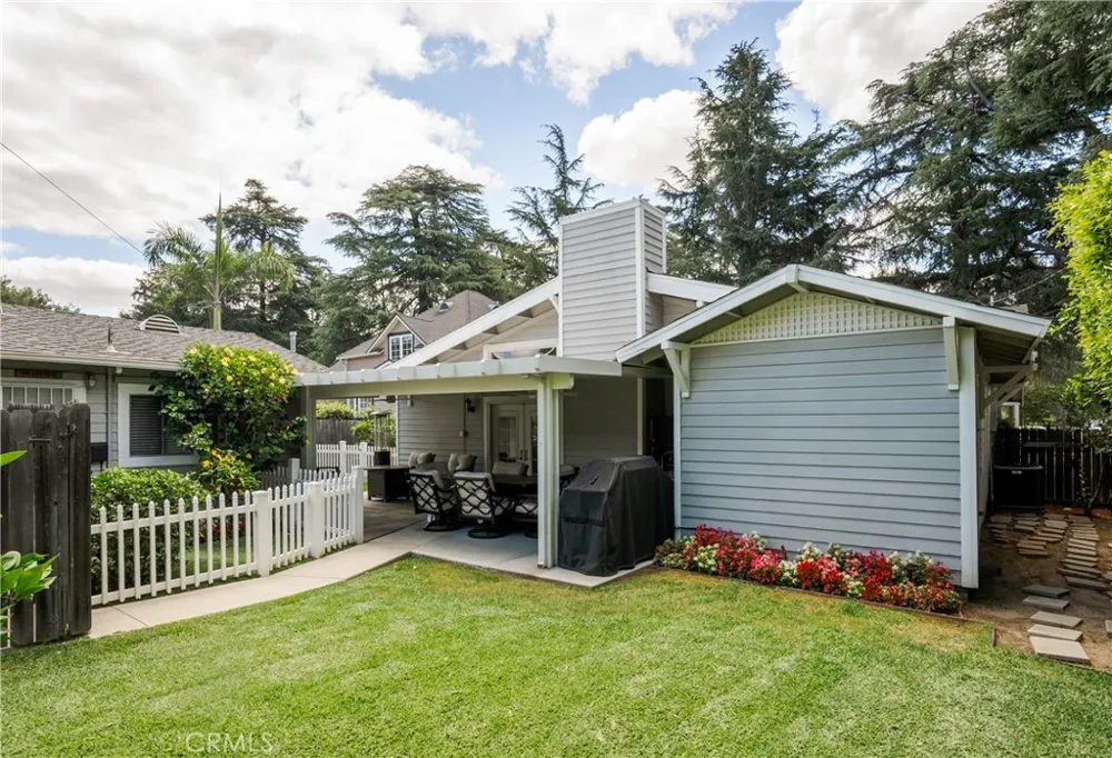2411 3rd La Verne, CA 91750