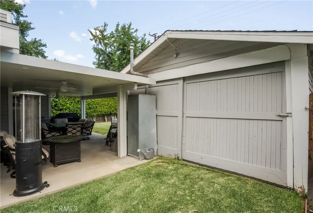 2411 3rd La Verne, CA 91750