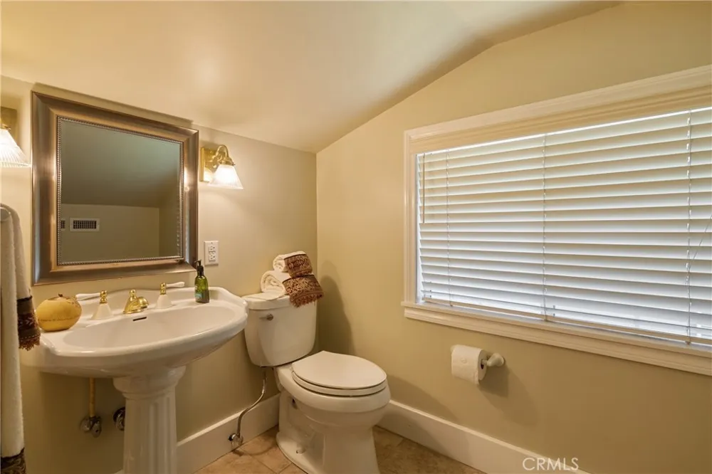 2411 3rd La Verne, CA 91750