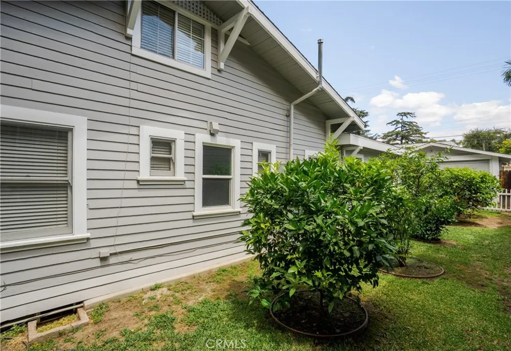 2411 3rd La Verne, CA 91750