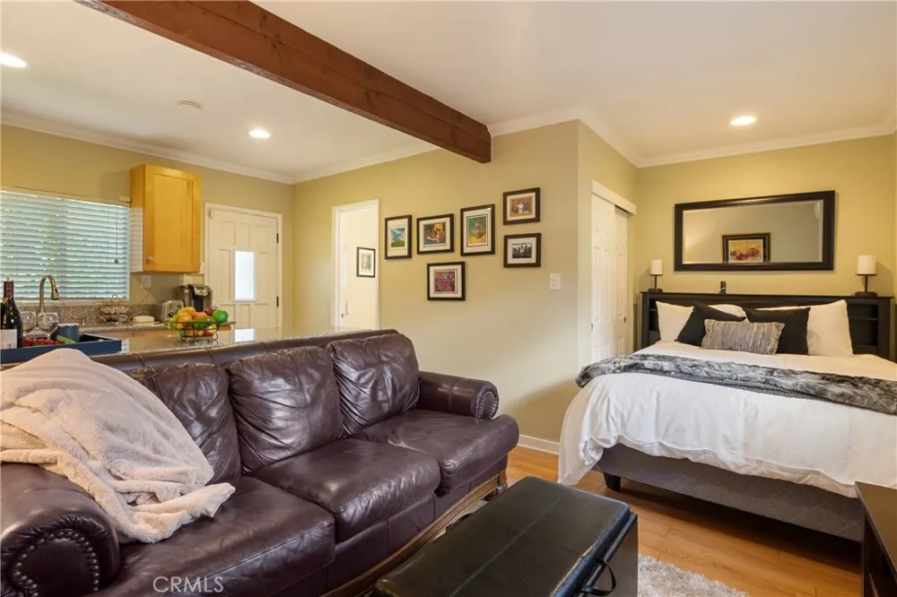 2411 3rd La Verne, CA 91750