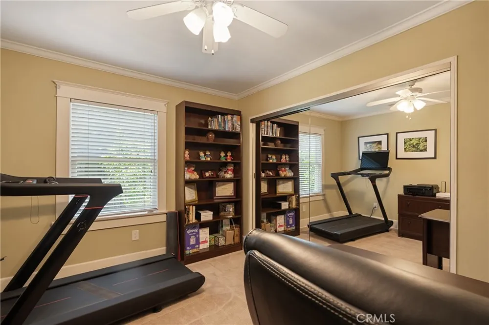 2411 3rd La Verne, CA 91750