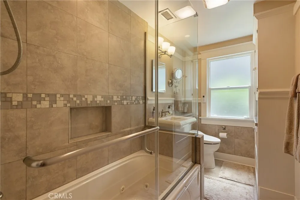 2411 3rd La Verne, CA 91750