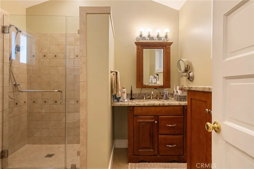 2411 3rd La Verne, CA 91750