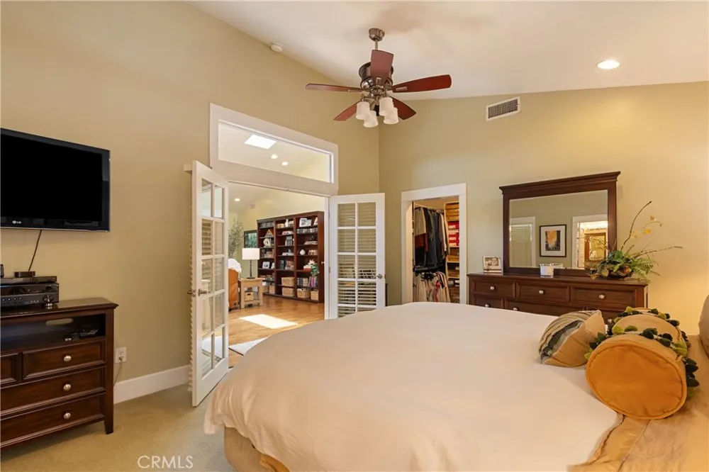 2411 3rd La Verne, CA 91750