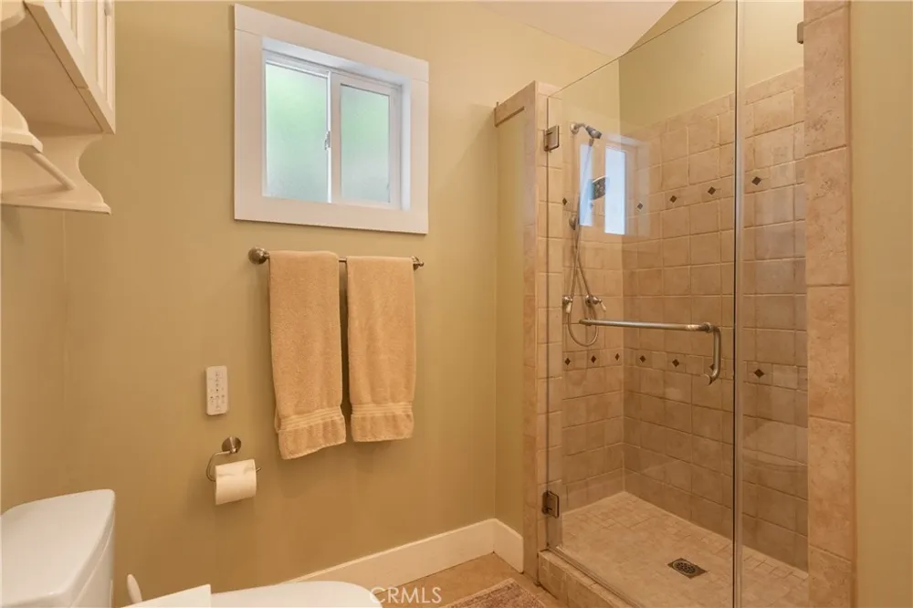 2411 3rd La Verne, CA 91750