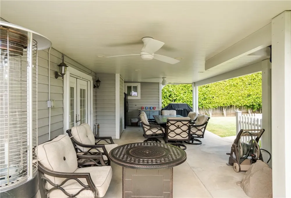 2411 3rd La Verne, CA 91750