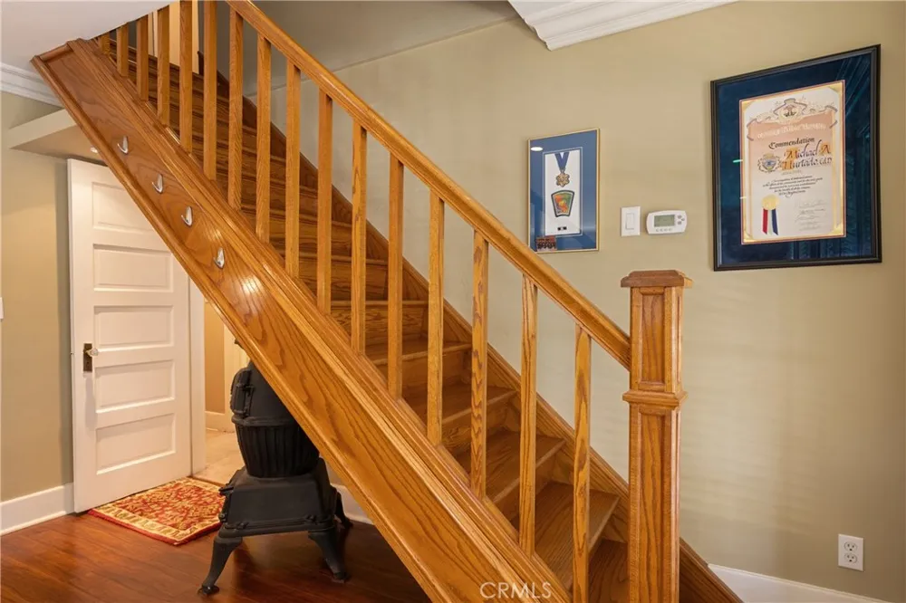 2411 3rd La Verne, CA 91750