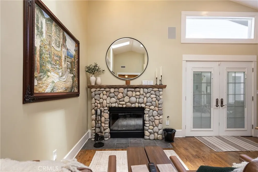 2411 3rd La Verne, CA 91750