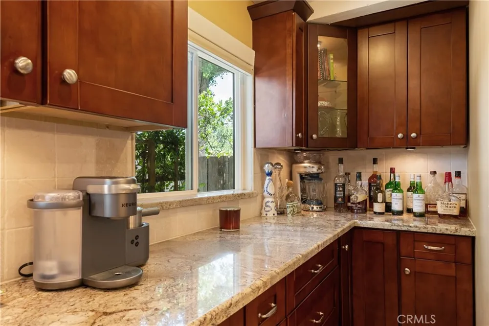 2411 3rd La Verne, CA 91750