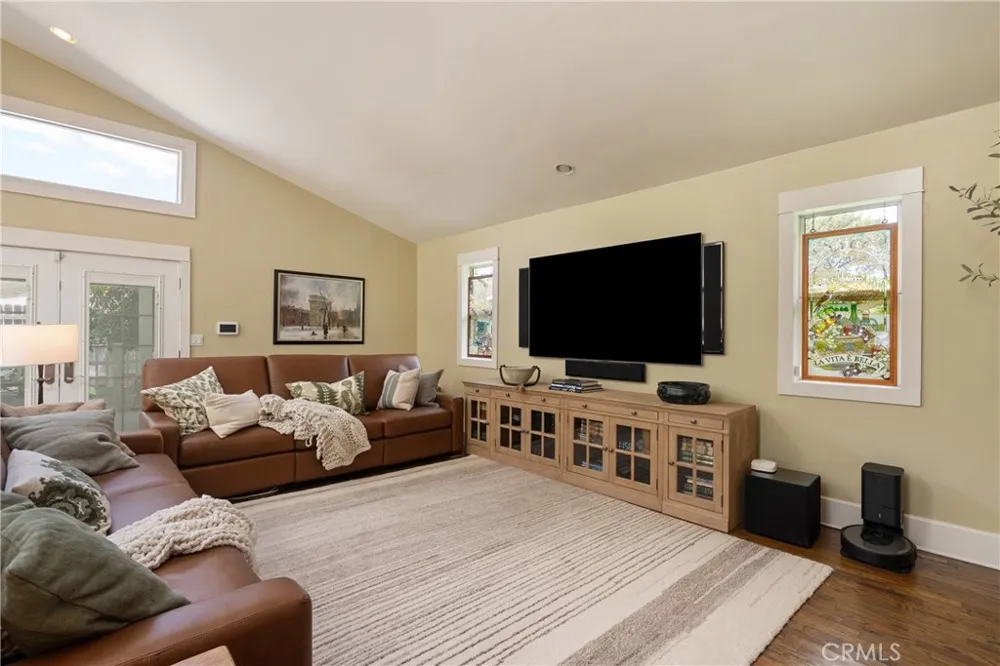 2411 3rd La Verne, CA 91750