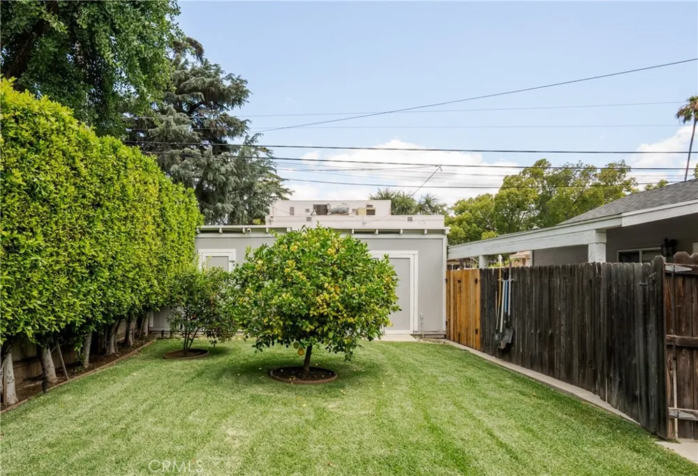 2411 3rd La Verne, CA 91750