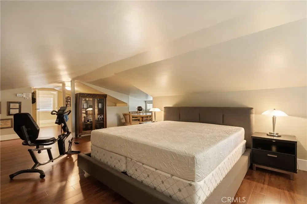 2411 3rd La Verne, CA 91750